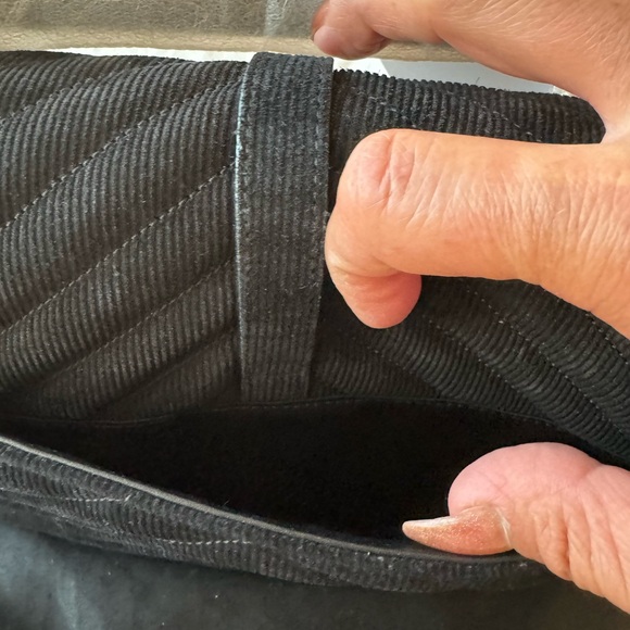 Saint Laurent Medium College Black
Corduroy Shoulder bag - Picture 4 of 13